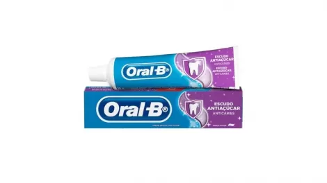 Oral-B Creme Dental Escudo Antiaçúcar Anticáries 70g proteção refrescante